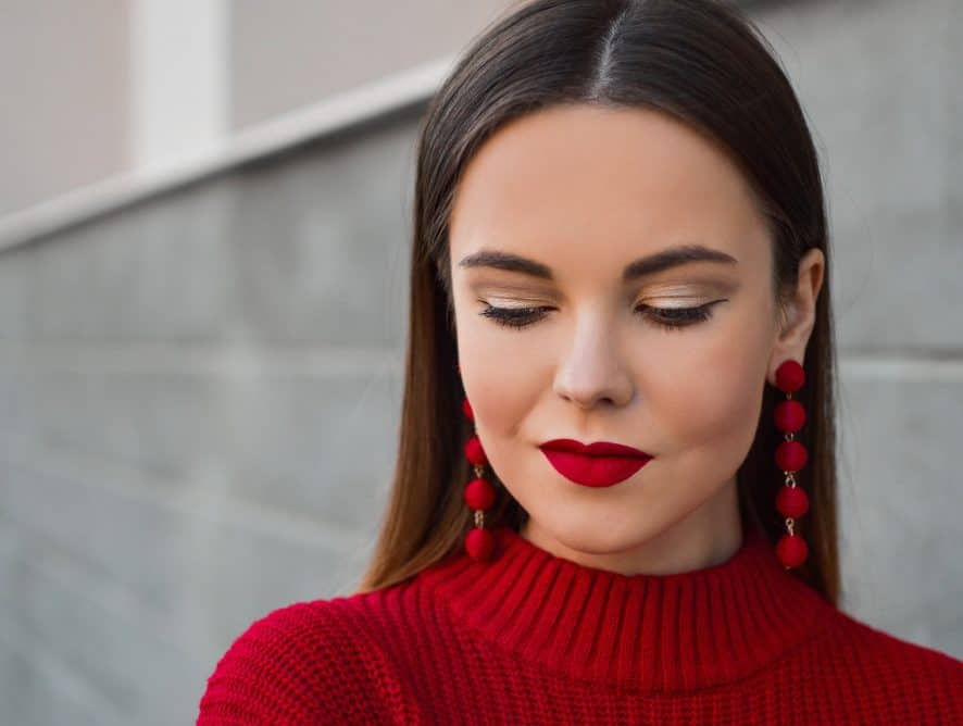 Zimowy makijaż z czerwonymi ustami - poznaj najlepsze triki!